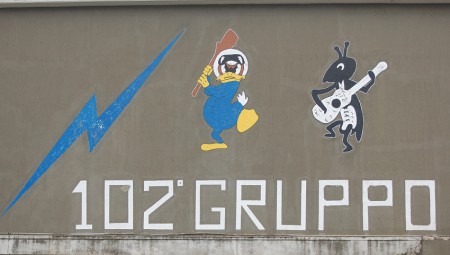 87° VAM- sull'ingresso dell'hangar